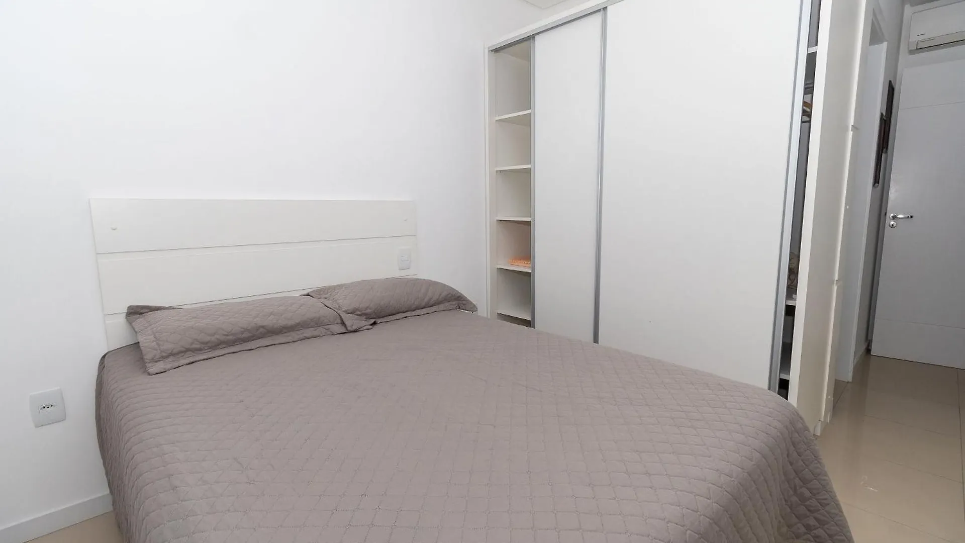 449 - Lindo Apartamento De 3 Dormitorios A 100M Da Praia De Bombas 邦比尼亚斯