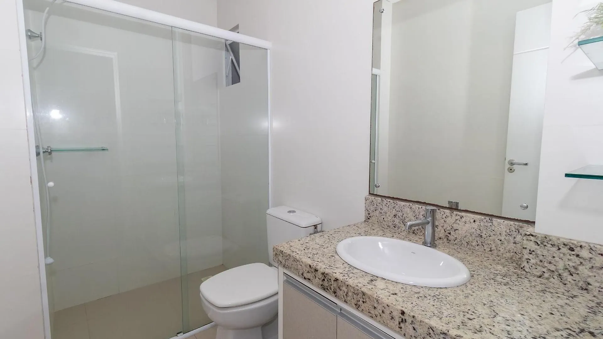 449 - Lindo Apartamento De 3 Dormitorios A 100M Da Praia De Bombas Bombinhas