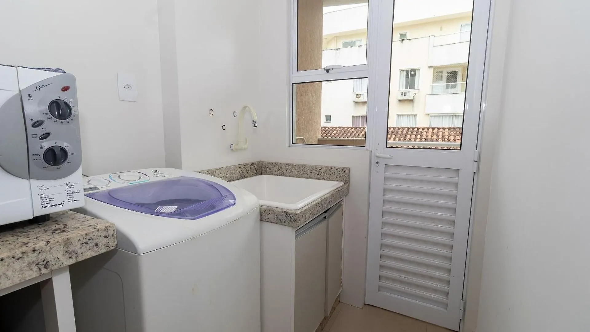 449 - Lindo Apartamento De 3 Dormitorios A 100M Da Praia De Bombas Bombinhas Apartment