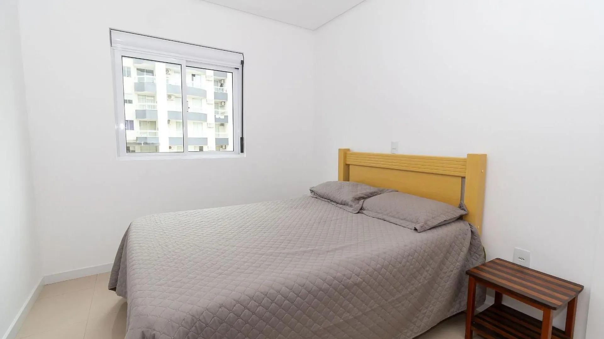 449 - Lindo Apartamento De 3 Dormitorios A 100M Da Praia De Bombas Bombinhas