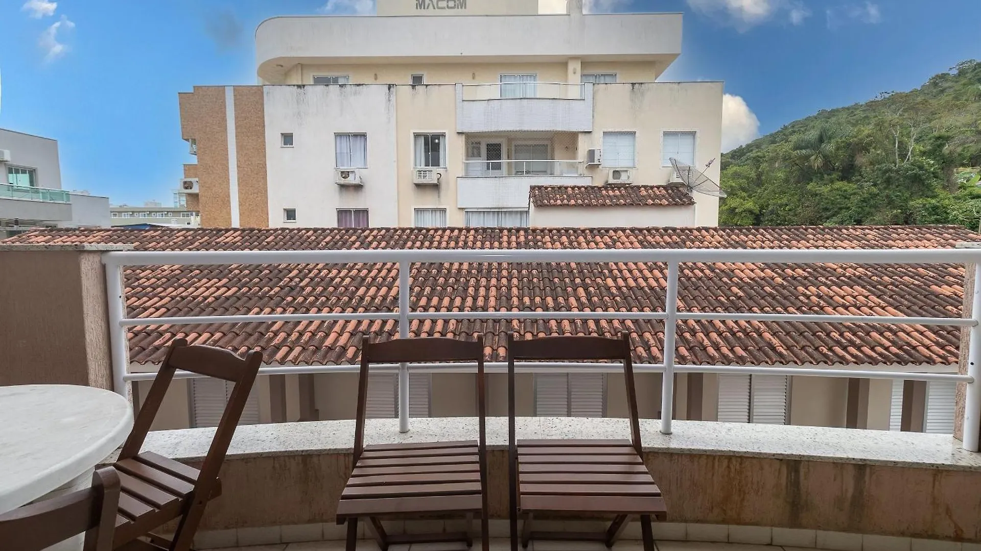 449 - Lindo Apartamento De 3 Dormitorios A 100M Da Praia De Bombas Bombinhas 0*,  Brazil